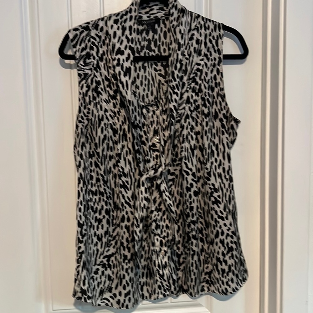 💕Anne Klein animal print silky button down sleeveless tie blouse